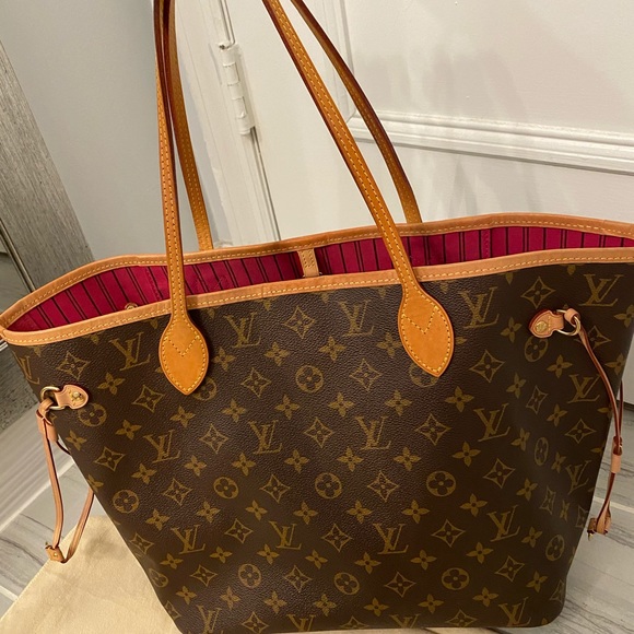 Louis Vuitton Handbags - ❌sold❌Louis Vuitton Neverfull MM Pivone Interior!